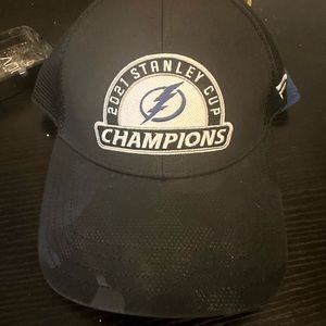 Black camo lightning hat